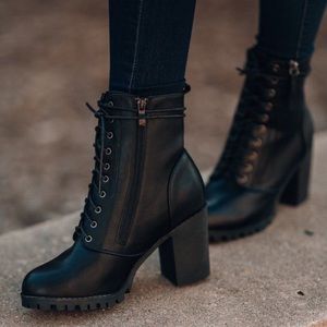 DATE NIGHT HP💃 Black lace up boots